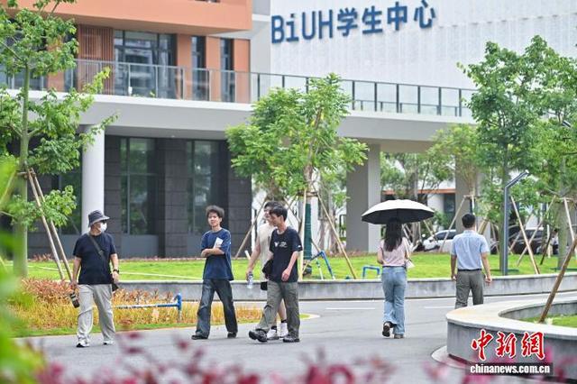 中国境内首个境外高校独立办学项目永久校址迎首批新生