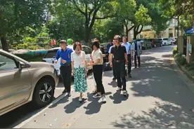 闵行一小区涨停车费，这类车辆24小时內收费拟从20元调整至60元……图片