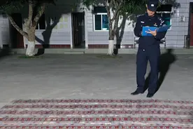 云南畹町查获413条走私烟图片