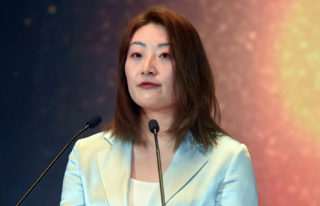 叔叔宗泽后回应宗馥莉辞职：是件好事，水军害了她，娃哈哈不是宗家的