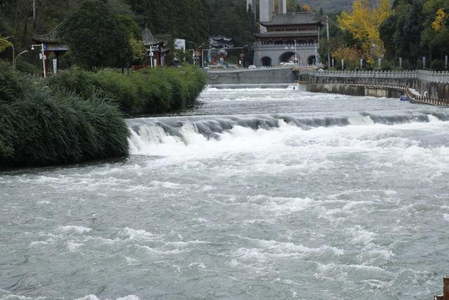 毕节七星关：响水滩瀑布再现“轰雷”盛景