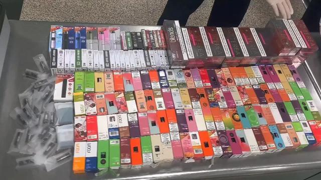 厦门机场一旅客当场被查！竟带了1万多个……