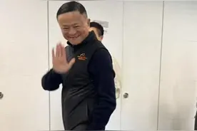马云现身阿里巴巴杭州园区图片