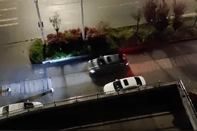机动车深夜“借道”非机动车道，车轮碾过井盖像“开火车”，整改措施来了图片