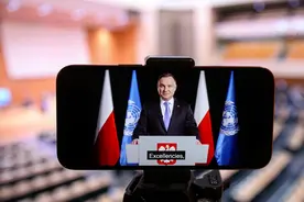 波兰警察进总统府逮捕前内政部长图片