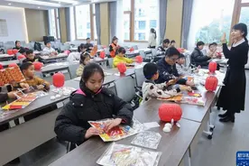 寒假作业不得与新学期注册捆绑，理当成为家校共识 |新京报快评图片