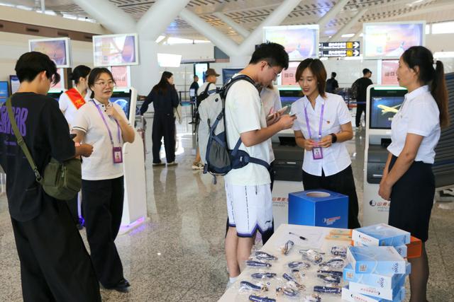 位列主要驻场航司前列！2024年山航在烟台蓬莱国际机场航班正点率85.6%