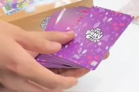 实地探访小马宝莉拆卡现场：有初中生长期从事拆卡交易 最高一次赚近500元图片