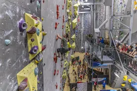 这名青年武警战士，为何被称作“军营蜘蛛侠”？图片