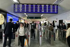 上海火车站东北出站口启用，上海三大火车站实现出站换乘地铁单向免安检→图片