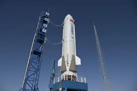 我国重复使用运载火箭首次10公里级垂直起降飞行试验圆满成功；23日起全国多地高考成绩陆续公布图片
