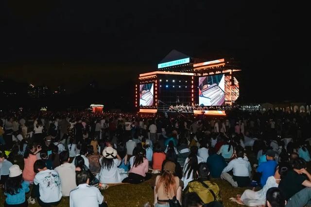 深圳莲花山草地音乐节，一个城市的年度仪式感