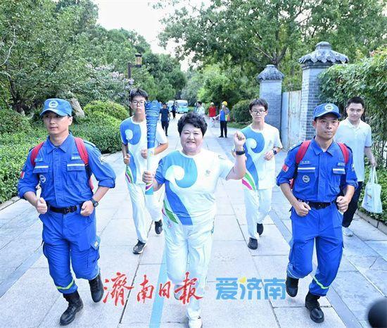 2025济南国际泉水节“泉炬”传递活动完美收官