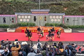 桂林宛田瑶族乡欢庆“禁风节”：百年民俗对歌爱恋赶圩忙图片