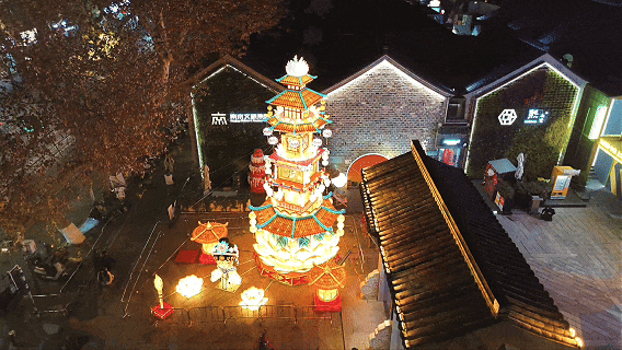 熙南里灯组已上线！马！住！了！