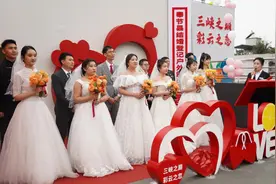 重庆奉节：满屏甜蜜！6对新人举行集体婚礼图片