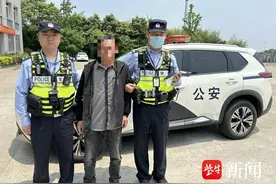 感情纠纷赌气饮酒 与民警“撞个满怀”图片
