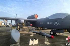 “无人航空母机”“九天”重型无人机亮相中国航展图片