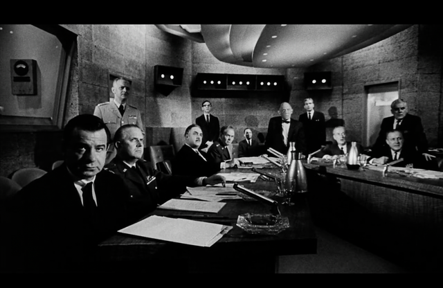 当最硬核的女性导演，选择去拍核恐惧题材