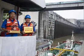 1.6亿吨！三峡枢纽航运通过量创历史新高图片