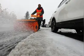 六预警继续齐发！雨雪最强时段来袭，北京迎雪，两地紧急停课图片