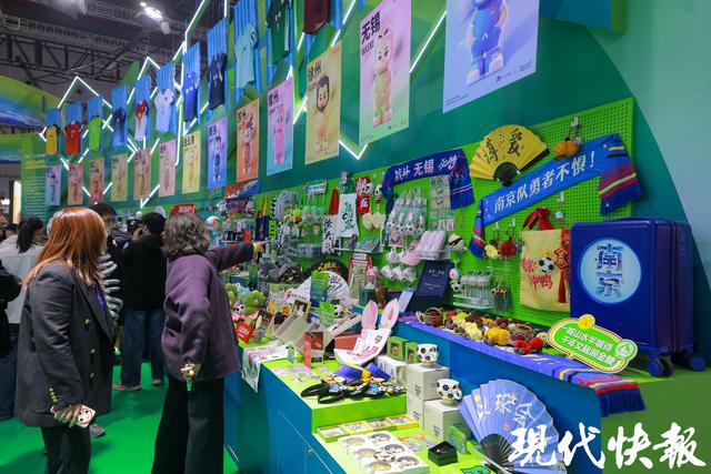 苏超元素闪耀长三角文博会！江苏展区解锁“体育+文旅+科技” 新玩法