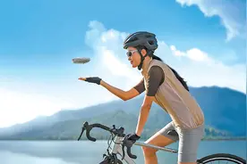 掌上起落自动跟拍 Vlog带火飞行相机图片