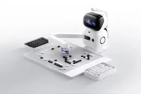 体育科技这样玩②丨能“思考”能“行动” 快来嘉年华看全世界首个家用AI象棋机器人图片