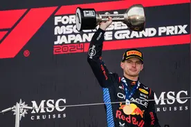 F1日本大奖赛，红牛车队包揽冠亚军图片