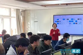 北京青年政治学院面向全体新生开设《人工智能导论》课程图片