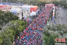 2024赣州马拉松开跑 两万名跑者激情竞逐图片