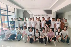 衢州理工新生开学第一课，走进“校中企”开展始业教育图片