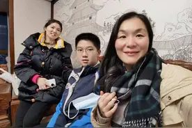 暴雪天里，长沙这位班主任踩着冰雪去家访图片