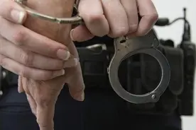 “大师”自称凤凰转世诈骗300万元，还让女子离婚还“债”图片