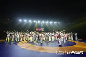 2024中国-中亚五国摔跤精英赛在陕西省体育馆开幕图片