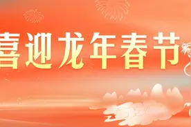 他手绘650片龙鳞，自制10米彩龙图片