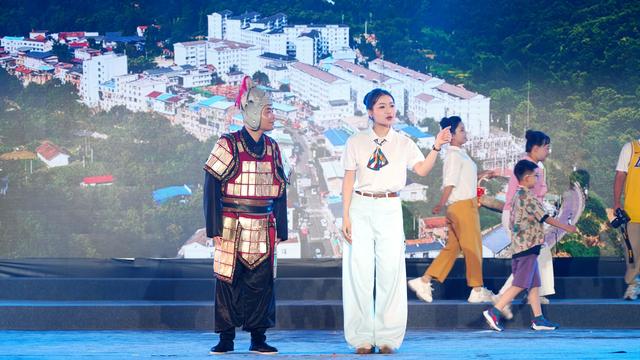 宁陕夏夜不打烊！“村光大道”引客超百万，群众舞台最闪亮