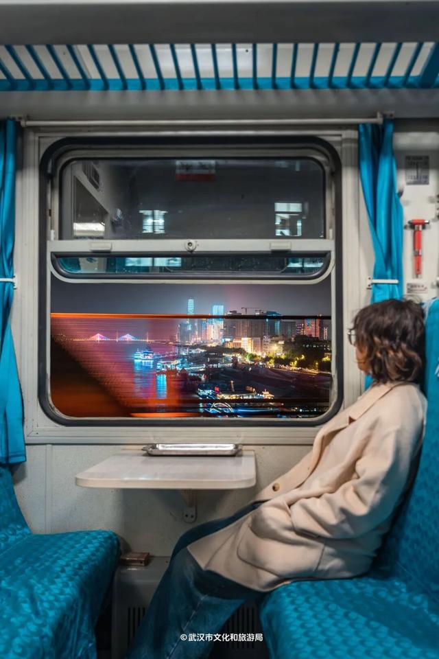 武汉新玩法！2元坐火车过大桥，限时一个月！