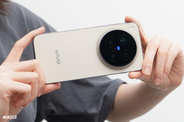 vivo X300 Pro图赏：外观审美在线，影像依旧霸道