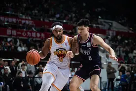 「CBA」萨林杰狂砍42分，深圳队客场逆转广州队图片
