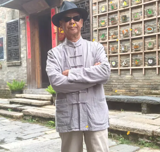 短剧最新顶流竟是咱爸！旅游拍戏一条龙，老年旅游团开始“过戏瘾”