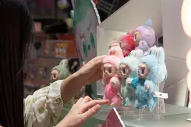 一娃难求的Labubu，捧出河南新首富图片