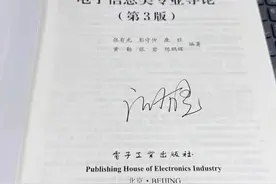 小红花对小学生有点幼稚，但对大学生刚刚好！图片
