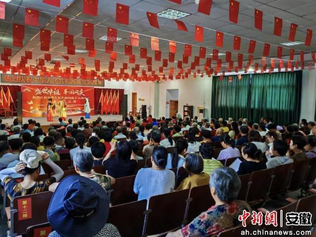休宁县创新实施“送戏+”模式 擦亮文化惠民品牌