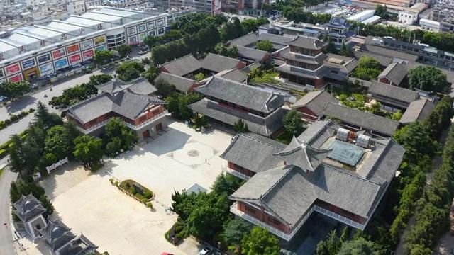 吾乡大藏·大理 | 从屋脊跃入人间，大理瓦猫“封印”解除