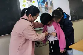 华师附属郑州万科城小学：家长进课堂，给孩子更宽的视野图片