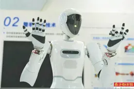 跳舞打螺丝 顺德人形机器人“出圈”图片