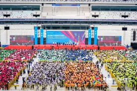 城市定向赛火热开赛：超万人参与，文旅商体展联动，玩遍上海滩图片