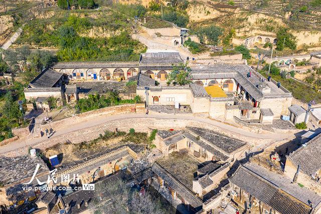 山西吕梁：窑洞院落景色美