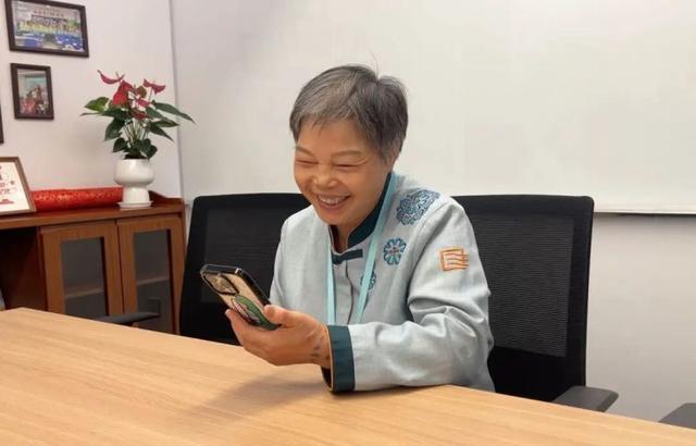 杭州机场：照片上的阿姨找到了！全网追更后续来了……